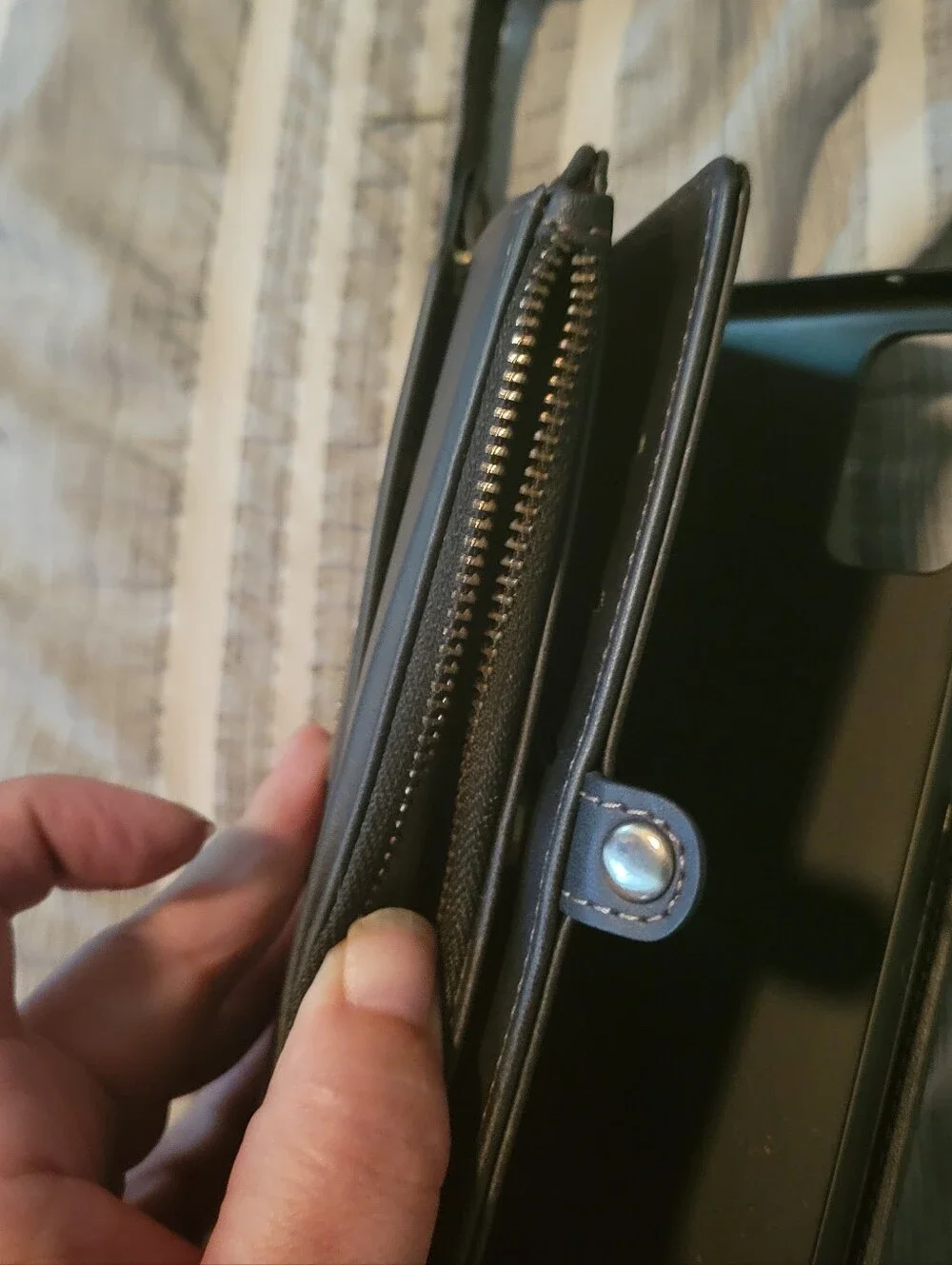 CaseMe Crossbody Phone Wallet in Black With Shoulder or Wrist Strap